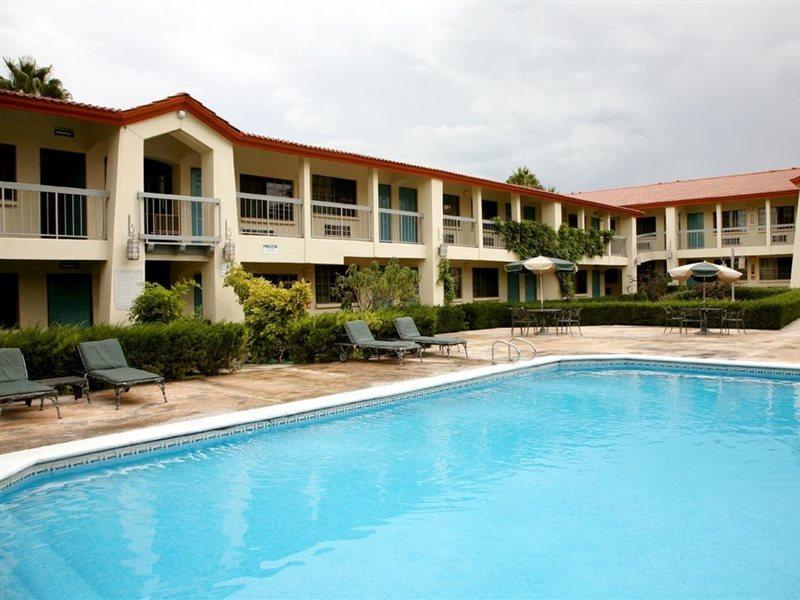 Quinta Dorada Hotel & Suites Сальтильо Экстерьер фото