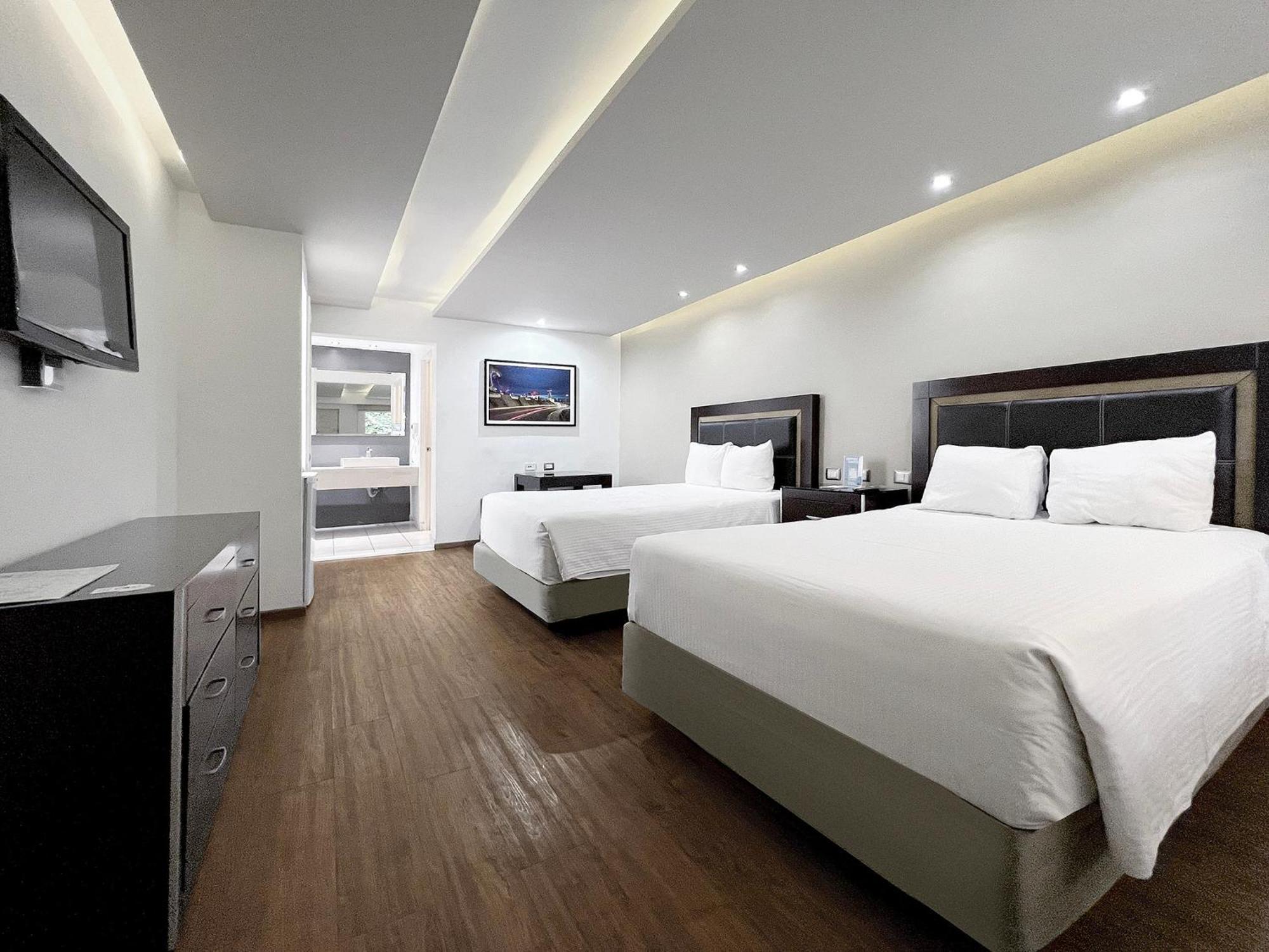 Quinta Dorada Hotel & Suites Сальтильо Экстерьер фото