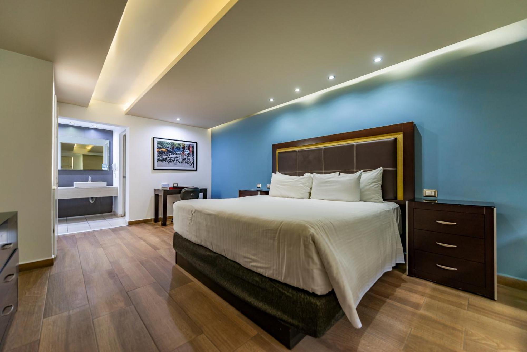 Quinta Dorada Hotel & Suites Сальтильо Экстерьер фото
