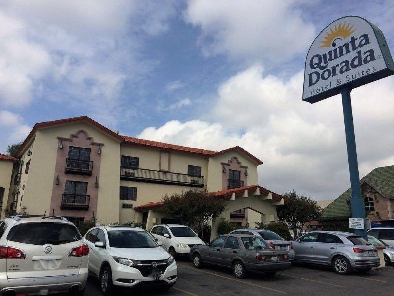 Quinta Dorada Hotel & Suites Сальтильо Экстерьер фото