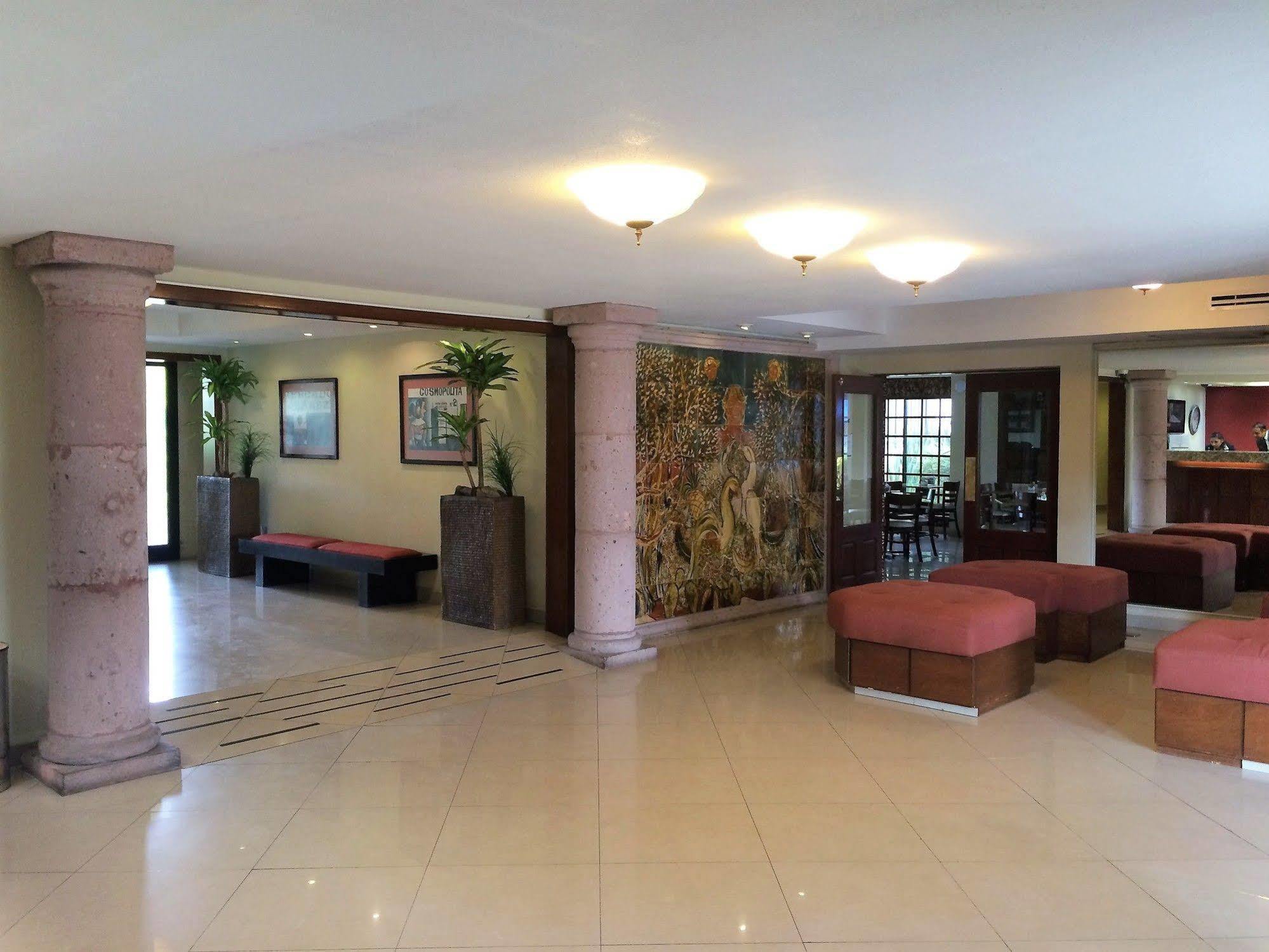 Quinta Dorada Hotel & Suites Сальтильо Экстерьер фото