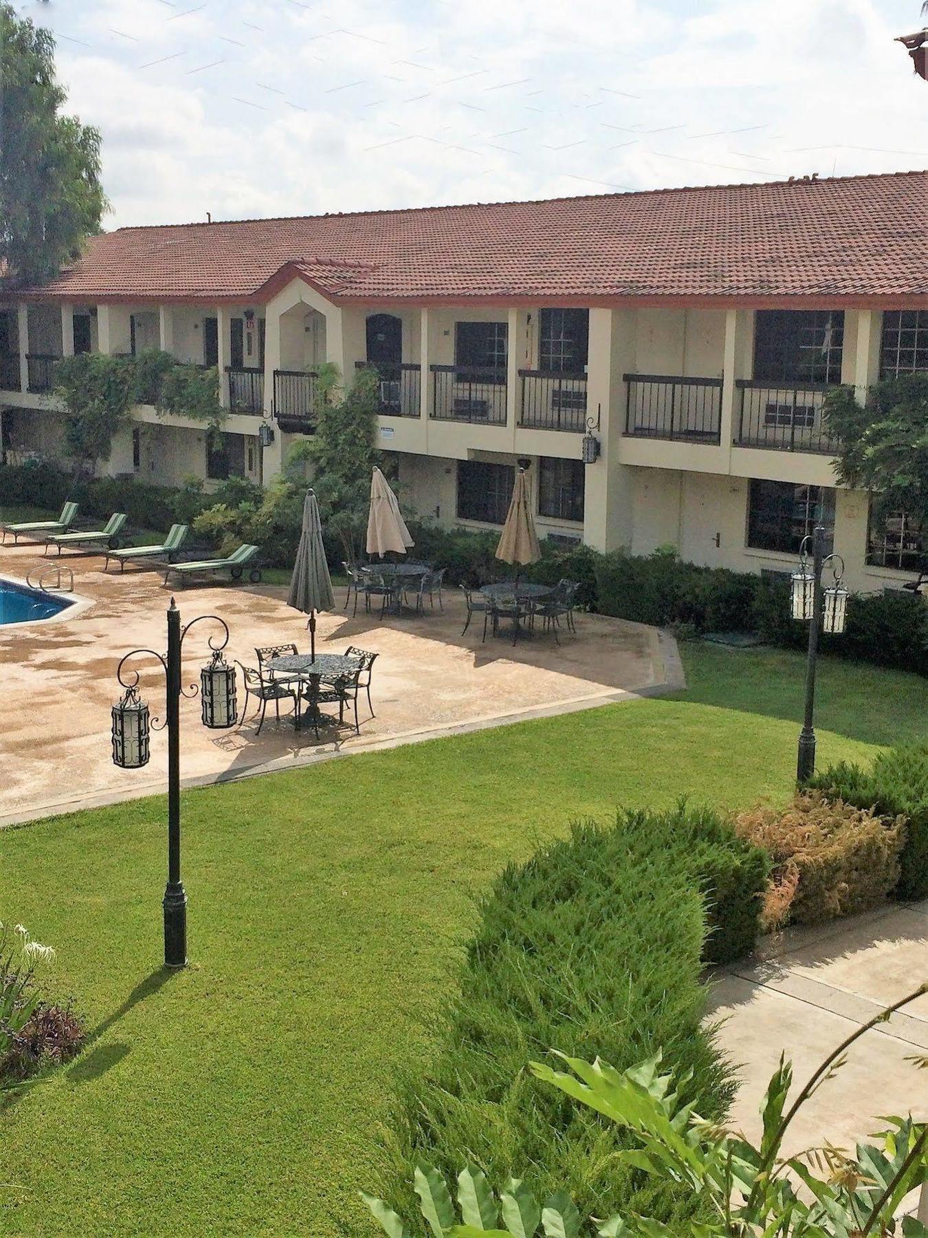 Quinta Dorada Hotel & Suites Сальтильо Экстерьер фото